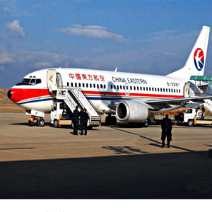 海西花土沟机场空运航空快运业稳步发展的原因是什么？